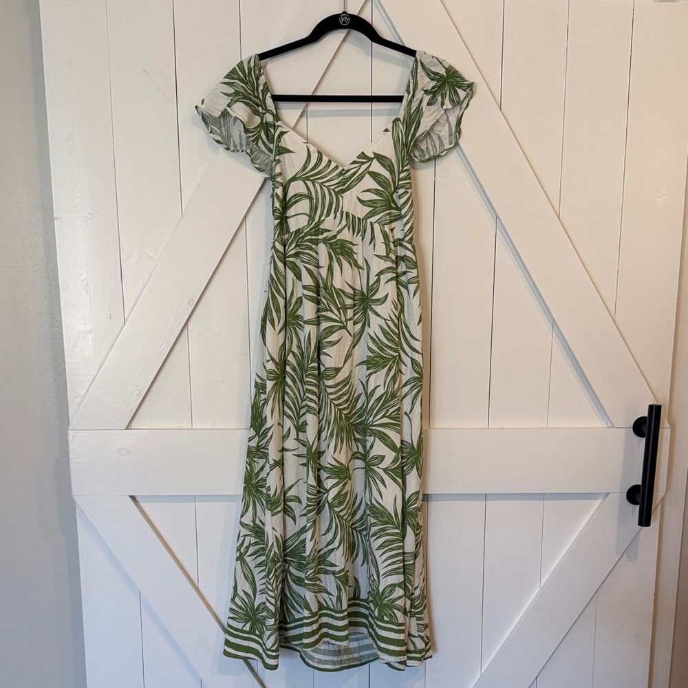 Tropical Maxi Dress w Peekaboo Back